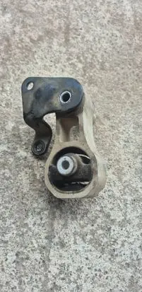 Engine mount bracket
