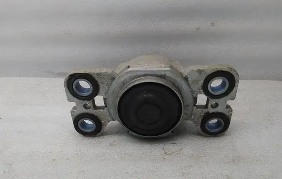 Volvo S60 Engine mount bracket 31316876