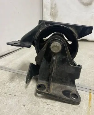 Engine mount bracket