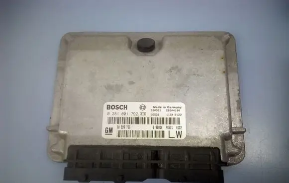 Opel Frontera B Engine control unit/module 90589739 0281001792