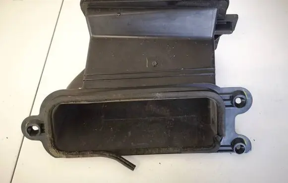 Toyota Corolla Verso AR10 Air intake duct part 