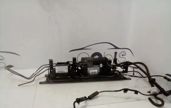 Maserati Levante Air suspension compressor/pump 067015890100