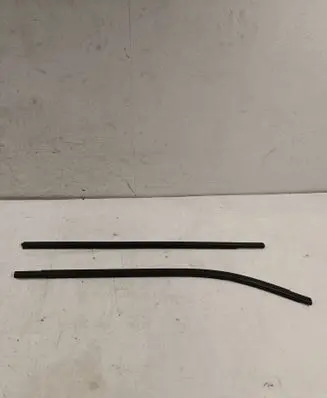 Dacia Sandero III Front door glass trim molding 808205355R 070427214