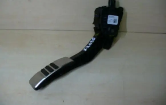 Ford Mustang VI Accelerator throttle pedal GR3C9F836AA I2636