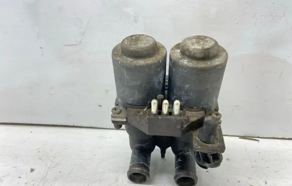 Mercedes-Benz E W124 Coolant heater control valve 0008306584 A0008306584 1147412015