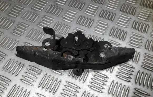 Engine bonnet/hood lock/catch