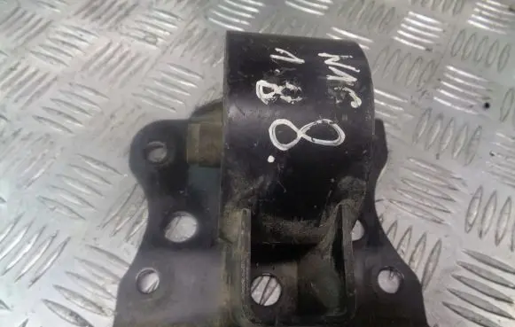 Nissan Almera N16 Engine mounting bracket