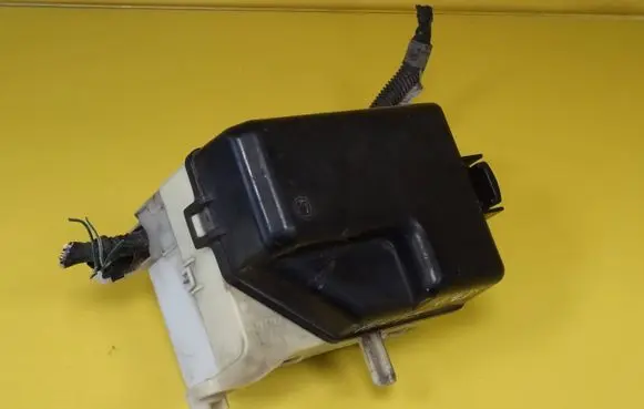 Toyota Yaris Fuse module