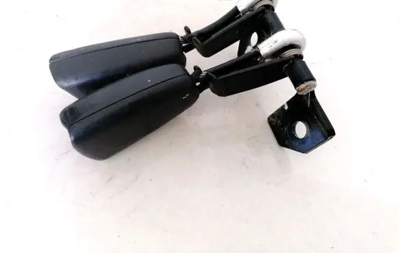 Mitsubishi Carisma Rear seatbelt buckle 312142