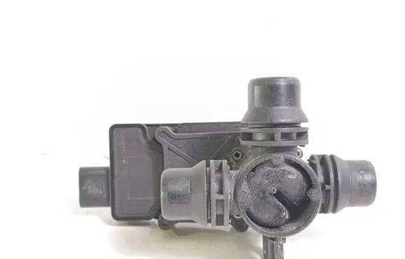 Mercedes-Benz E W213 Coolant heater control valve A0005061300 990489
