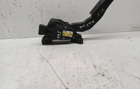 Opel Vectra C Accelerator throttle pedal 9186725 6PV00832201