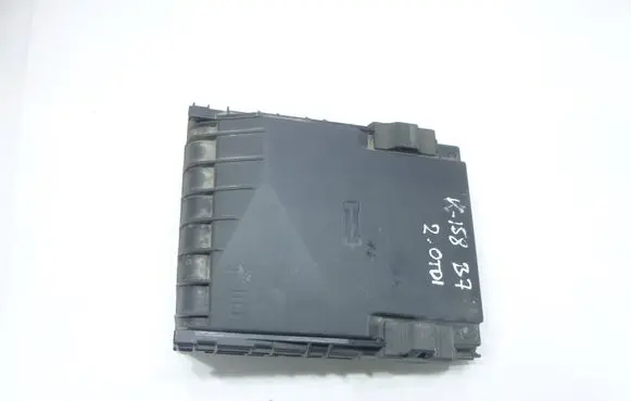 Volkswagen PASSAT B7 Fuse box cover 1K0937132F 1K0937132G