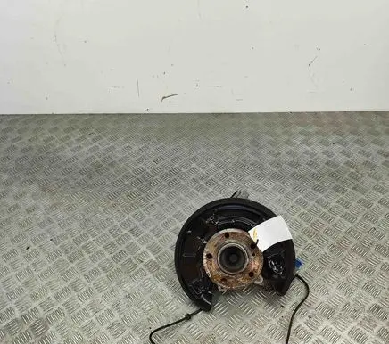 Rear wheel hub