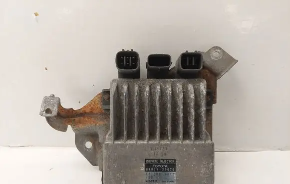 Toyota Avensis T250 Fuel injection control unit/module 1310001371 8987120070