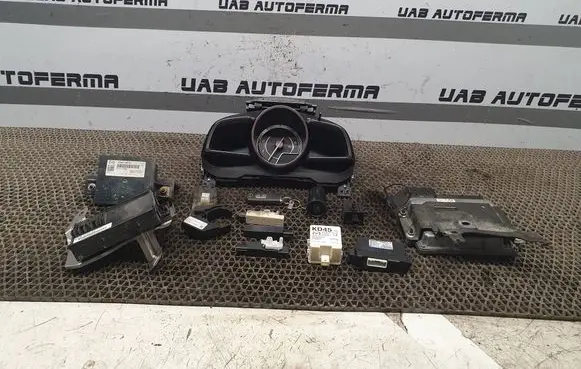 Mazda 3 II Engine ECU kit and lock set SH1218881A SH12188K2F PE0318572
