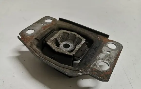 Ford Mondeo MK IV Engine mount bracket 6G917M121AG