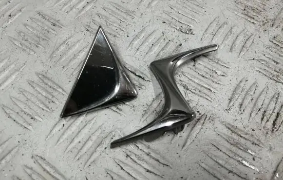 Citroen DS3 Manufacturer badge logo/emblem 9814725577 1732960X