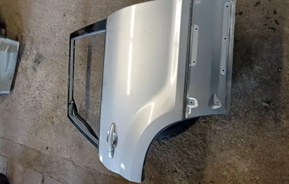 Suzuki Grand Vitara II Rear door