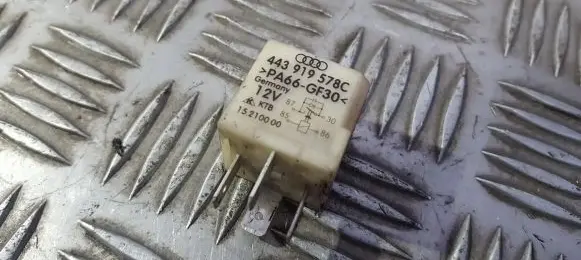 Volkswagen PASSAT B5.5 Other relay 443919578c 267