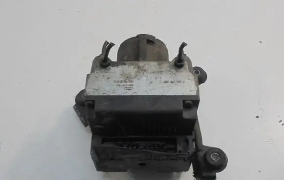 Audi A4 S4 B5 8D ABS Pump 8D0614111