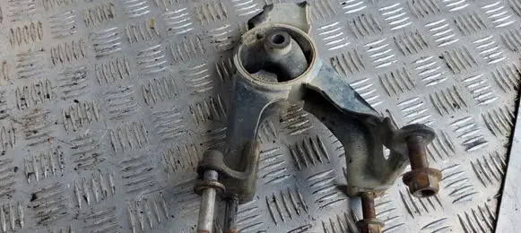 Engine mount bracket