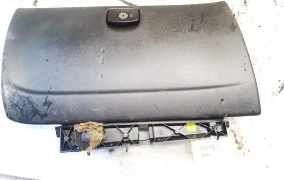 Glove box