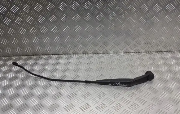 Hyundai i20 (PB PBT) Front wiper blade arm
