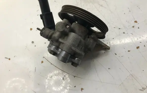 Mazda 323 F Power steering pump B21H32650 BC1D32650 660391