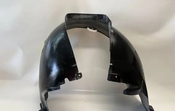 Front wheel arch liner splash guards