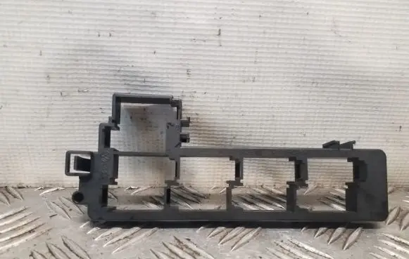 Skoda Octavia Mk2 (1Z) Relay mounting block 1K2937503B