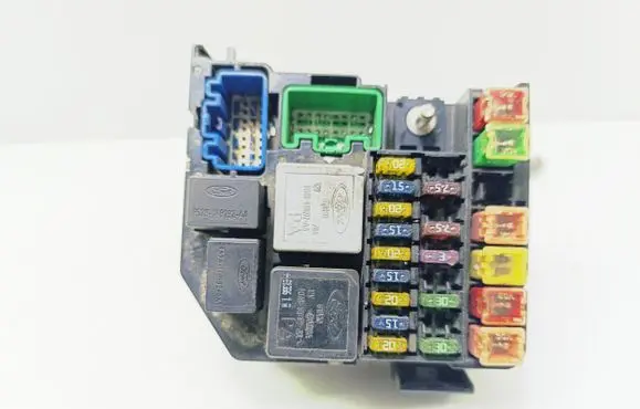 Ford Mondeo Mk III Fuse module