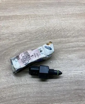 Ford Fiesta Fuel temperature sensor DS7Q9J308AA 9676805580 WATERINFUELSENSOR