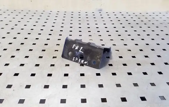 Nissan Qashqai Fender mounting bracket