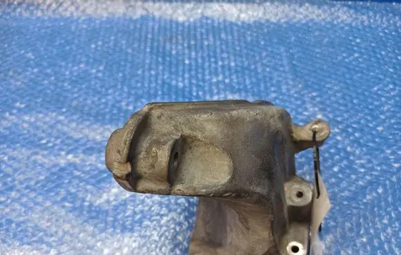 Mercedes-Benz E C207 W207 Engine mounting bracket A6512230004
