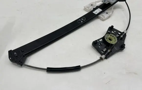 Audi Q2 - Rear window lifting mechanism without motor 81A839462