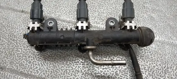 Fuel injector supply line/pipe