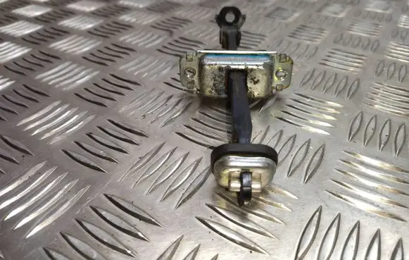 Opel Antara Front door check strap stopper