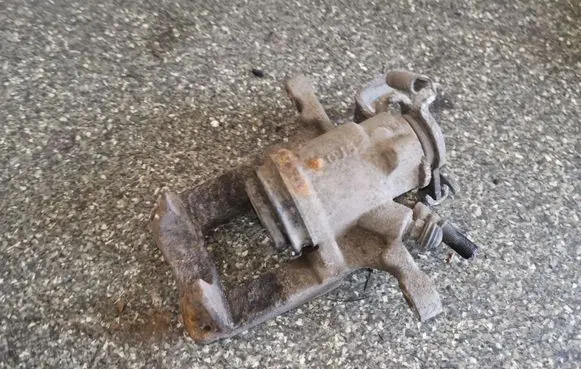 Opel Astra J Rear brake caliper