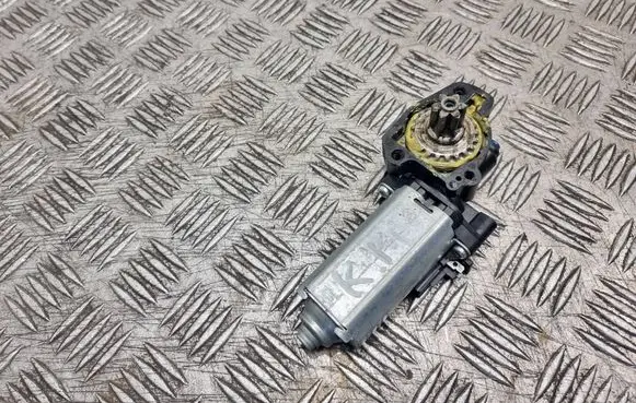 Mercedes-Benz E W212 Seat adjustment motor 405206 P10848302 P108483