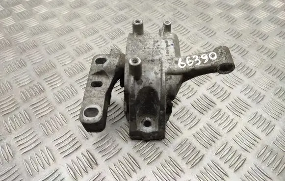 Volkswagen Tiguan Engine mount bracket 5N0199262F