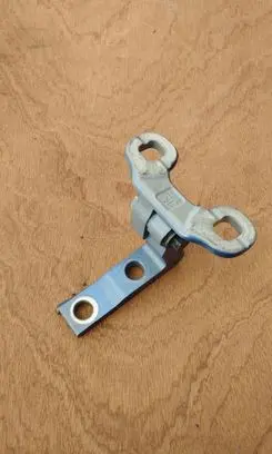 Volvo V40 Front door upper hinge 31352690