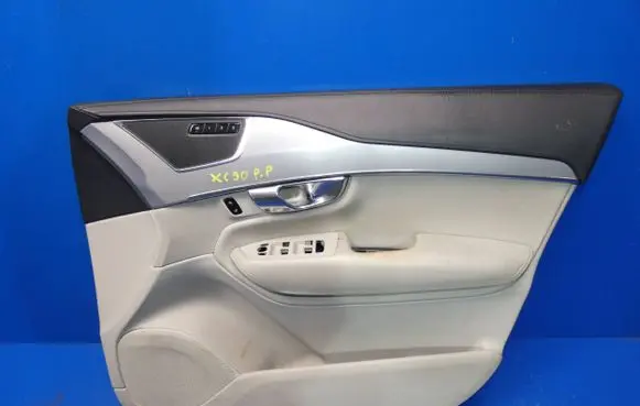 Volvo XC90 Front door card panel trim