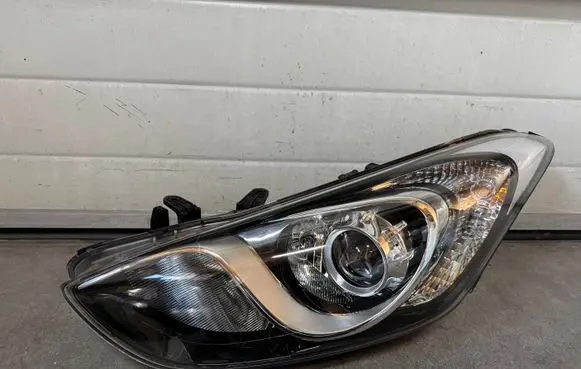 Hyundai i30 Headlight/headlamp 92101A6000