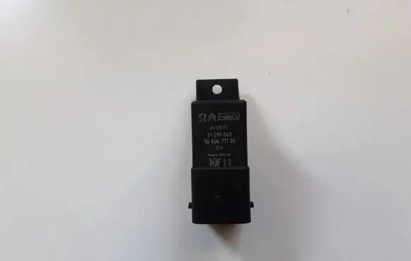 Peugeot 5008 Glow plug pre-heat relay 9666671780