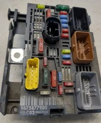 Citroen C5 Fuse box set 9675877980