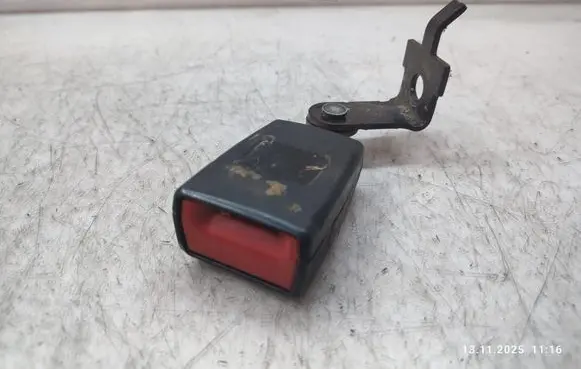 Rear seatbelt buckle