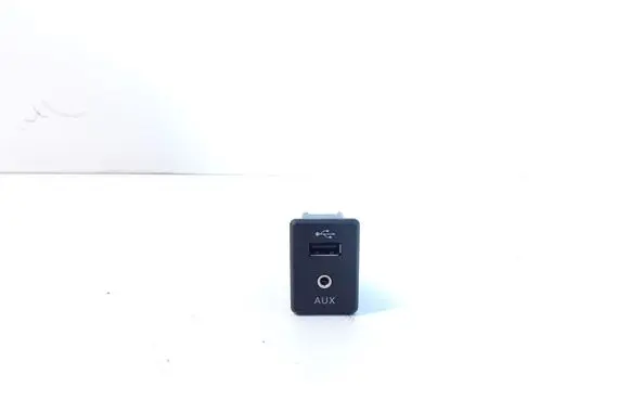Nissan Micra K14 AUX in-socket connector 795405504 504626402394