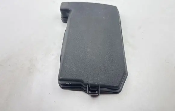 Toyota Auris E180 Fuse box cover 8266202590