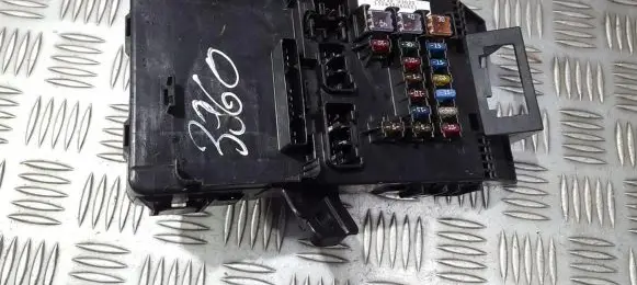 Toyota Avensis T220 Fuse box set 8273005020 152458060801