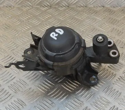 Toyota Yaris Engine mount bracket